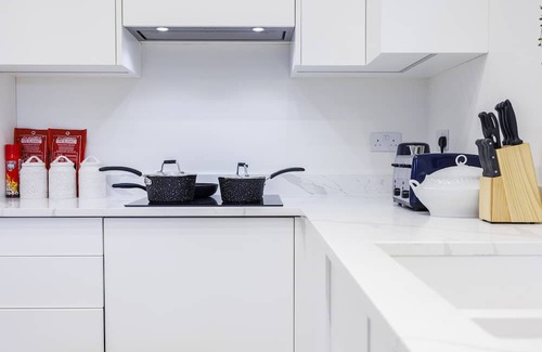 Gerrards Cross Haus | Lux Smart Home | New Build | Parking | Families