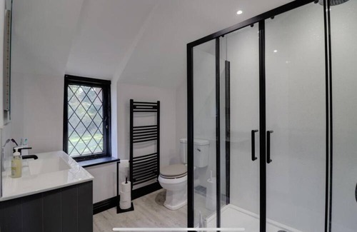 Waterlooville Haus | 15th Century Thatched Cottage with Pool