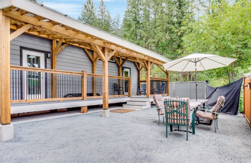 Port Alberni Haus | The Hummingbird House: One bedroom house that sleeps up to 4.