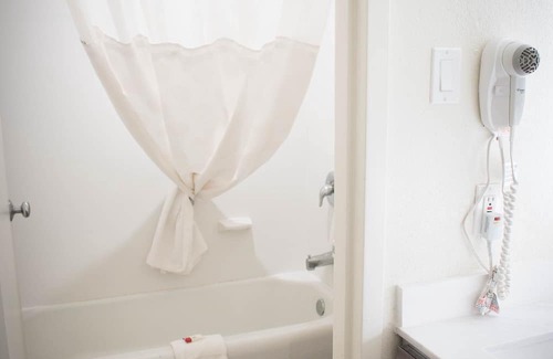 Uniontown Hotel | Ramada by Wyndham Uniontown