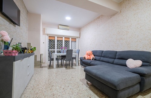 Mili San Pietro Wohnung | Apartment 'Aurora Inn' with Balcony, Wi-Fi and Air Conditioning