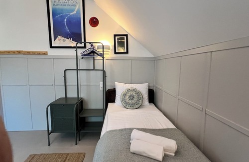 Csopak Wohnung | NEONCsopak at lake Balaton perfectly located for hiking-swimming,-wining-dining
