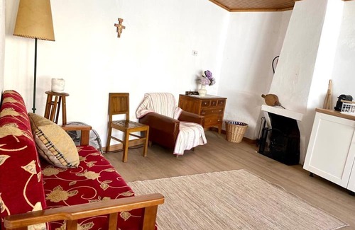 Chaves Haus | Cozy 3-BR Getaway, Lama de Arcos by LovelyStay