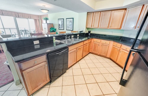 Downtown Myrtle Beach Eigentumswohnung | 2BR Pools, Views, Direct Oceanfront, Bay View!