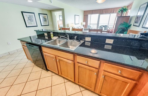 Downtown Myrtle Beach Eigentumswohnung | 2BR Pools, Views, Direct Oceanfront, Bay View!