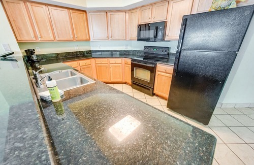 Downtown Myrtle Beach Eigentumswohnung | 2BR Pools, Views, Direct Oceanfront, Bay View!