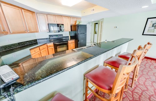 Downtown Myrtle Beach Eigentumswohnung | 2BR Pools, Views, Direct Oceanfront, Bay View!