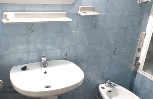 La Linea de la Concepcion Wohnung | Homerez - Appartement 500 m away from the beach for 5 ppl. with sea view