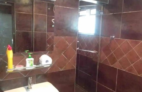Besant Nagar Wohnung | Besant Nagar, Fully Furnished Accommodates 6 adults-Wireless Internet ready