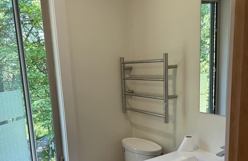 Salt Spring Island Hütte | Sweet Salt Spring single level cottage; close to Cusheon Lake