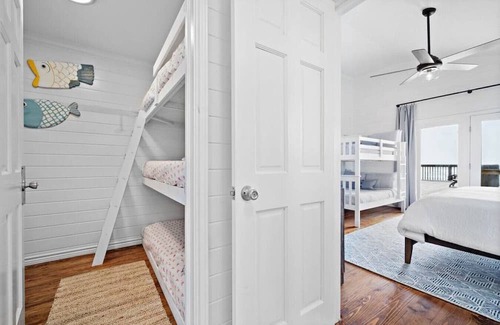 Freeport Haus | Secluded and roomy beachfront home with panoramic ocean views and huge deck