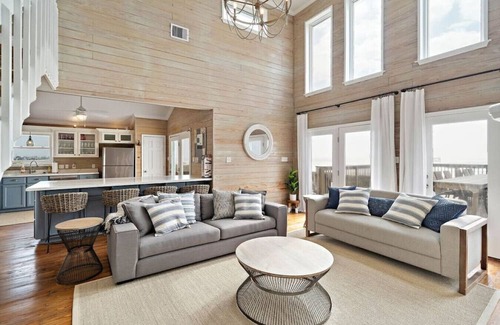Freeport Haus | Secluded and roomy beachfront home with panoramic ocean views and huge deck