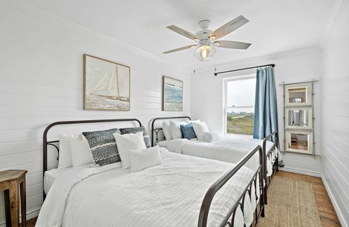 Freeport Haus | Secluded and roomy beachfront home with panoramic ocean views and huge deck
