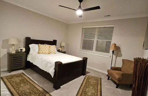 Canton Eigentumswohnung | Luxury Condo in Canton, MI: Enjoy your stay in Comfort, Style, and Convenience.