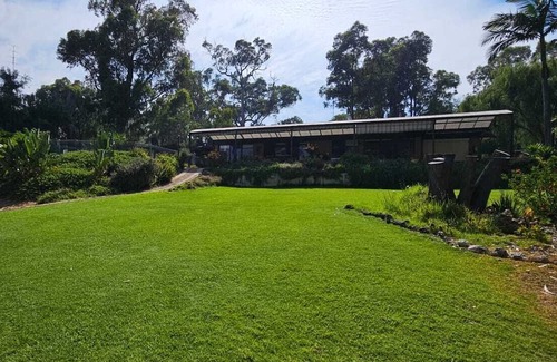Leschenault Haus | Three Waters Australind 4 Bedroom Water Views with Pool