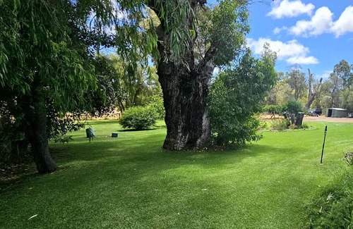 Leschenault Haus | Three Waters Australind 4 Bedroom Water Views with Pool