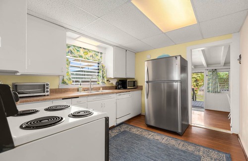 Ewa Haus | Ewa Beachfront Cottage: Beachfront w/Yard & Oceanviews - Your Nostalgic Aloha!