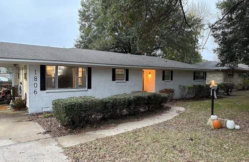 Stuttgart Haus | Cozy and homelike with a large back yard and great neighborhood