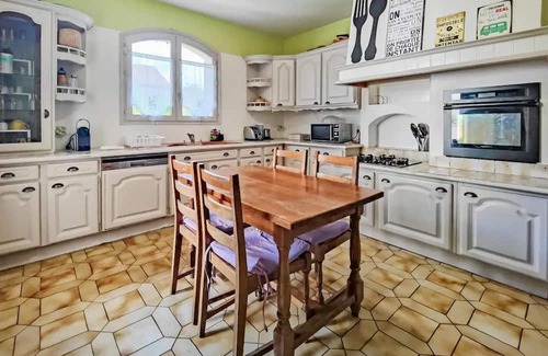 La Courneuve Haus | Large and family vacation home in a great location to discover Paris.