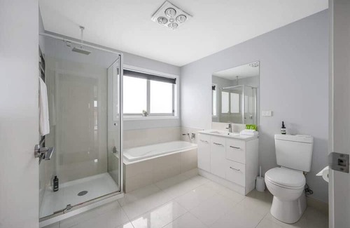 Geilston Bay Haus | Geilston Bay Hideaway-3 brm,2 bath ,7km to CBD
