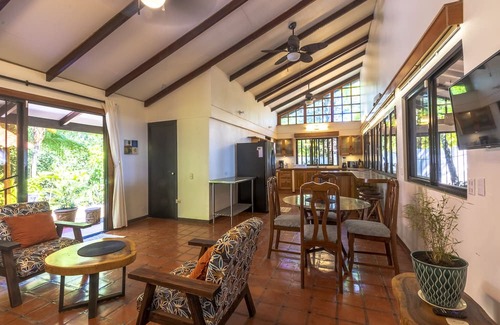 Esterillos Oeste Haus | Casa Tortuga - Beachfront House