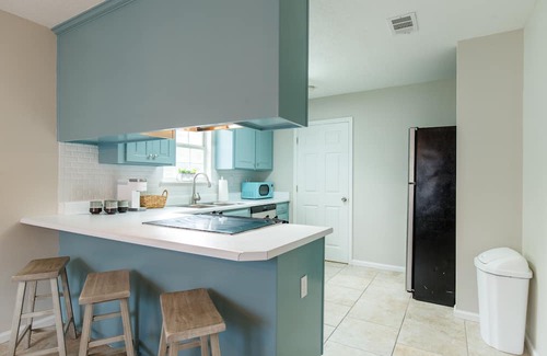 Valdosta Haus | Charming Bungalow- Sleeps 8, Close to Moody AFB/Freedom Park & Pet Friendly!