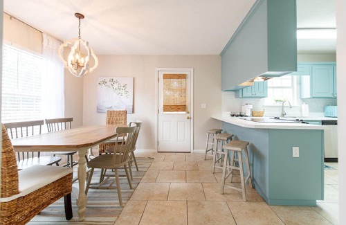 Valdosta Haus | Charming Bungalow- Sleeps 8, Close to Moody AFB/Freedom Park & Pet Friendly!