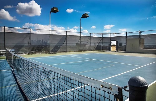 Norma Triangle Haus | Classic Reunion at the Rooftop Poolside Bar, Close to Metro Stations Hollywood