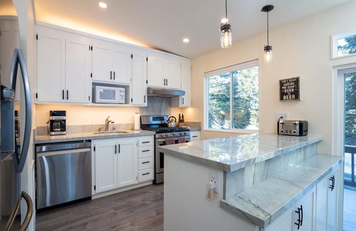 Carnelian Bay Haus | Dog Friendly Home Near Hiking/Biking Trails and Ski Resorts, EV charger