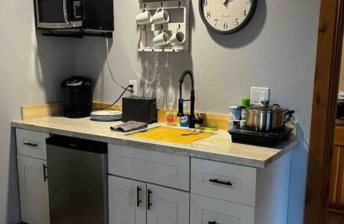 Peninsula Village Kabine | Little Dipper - Fall Couples Escape!