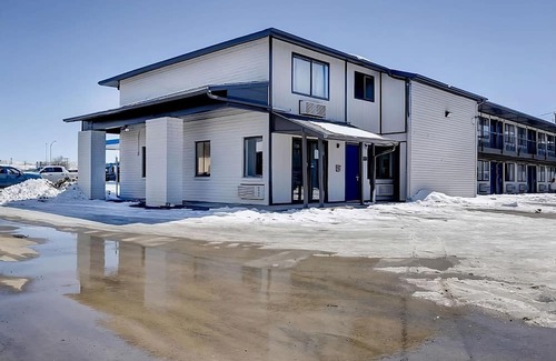 Rock Springs Haus | 3 Modern Units Near Southwest Wyoming Airport! Free Parking, Pets are Allowed