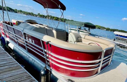 West Bloomfield Haus | Union Lake Retreat*