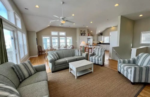 Ocean Sands Haus | Taste of Paradise in OBX!