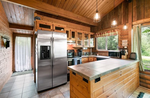 Gold Bar Kabine | The Lily Pad - rustic cabin for 2+pets, mountain view, river access