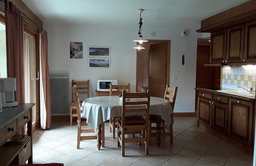 Cohennoz Wohnung | Apartment 6 pers. Ground floor with pool and parking