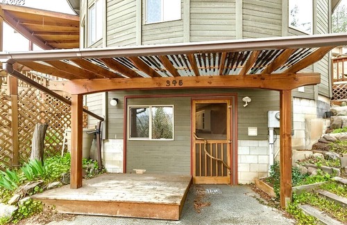 Ashland Haus | Monthly Single family house just blocks to Ashland's downtown