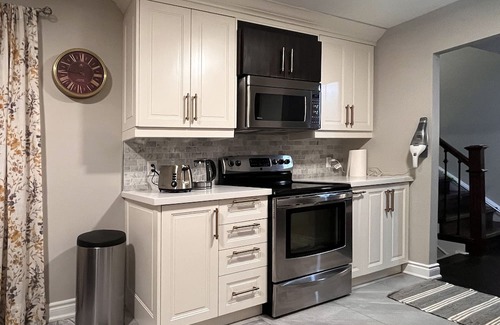 Pickering Haus | Stylish 3bdrm, 2bth house with 2 parking House