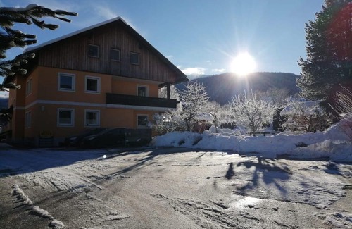 Sankt Lorenzen ob Murau Wohnung | Nr. 2 Doppelzimmer mit Balkon, Bad und WC - Privatpension Hedi