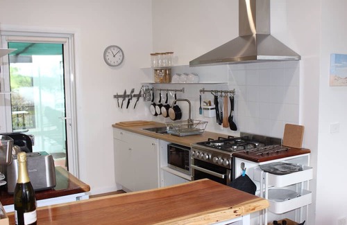 Woodbridge Wohnung | Delightful aspect at Birchs Bay with view to Bruny Island.