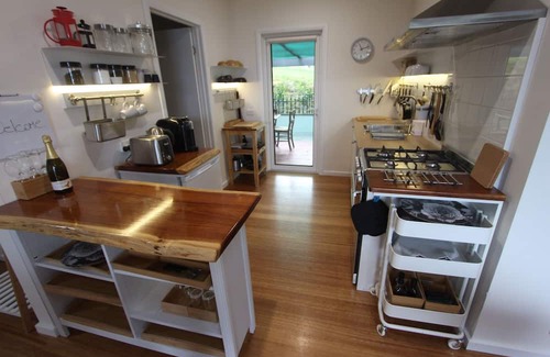 Woodbridge Wohnung | Delightful aspect at Birchs Bay with view to Bruny Island.