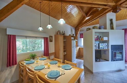 Quillan Haus | Tidy bungalow with dishwasher