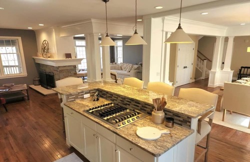 Birchwood Farms Haus | Bluffs Edge in Birchwood Farms - private four-bedroom, hot tub, screened porch