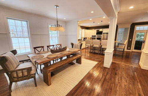 Birchwood Farms Haus | Bluffs Edge in Birchwood Farms - private four-bedroom, hot tub, screened porch