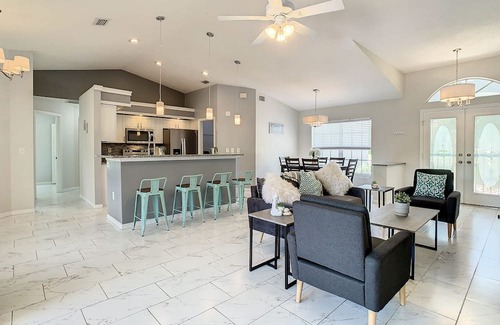 Floral City Haus | Amazing spacious Ranch! A country pearl.