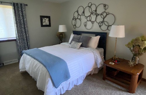 Harvey Haus | Lovely 2-bedroom in Harvey, under 10min drive to downtown Marquette