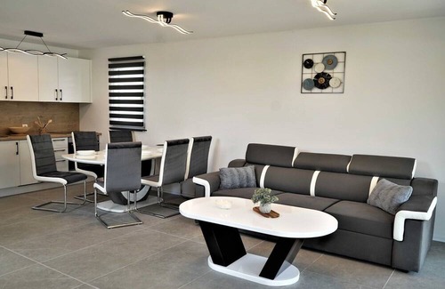 Terme Catez Haus | Tranquil Luxe Thermal Escape Mobile Home - Premium Mobile Home with Terrace