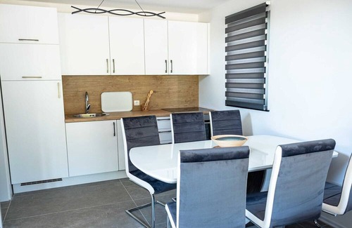 Terme Catez Haus | Tranquil Luxe Thermal Escape Mobile Home - Premium Mobile Home with Terrace