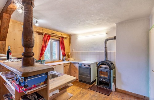 Heiligenblut Haus | Stunning private villa for 10 guests with WIFI, patio, pets allowed and panoramic view