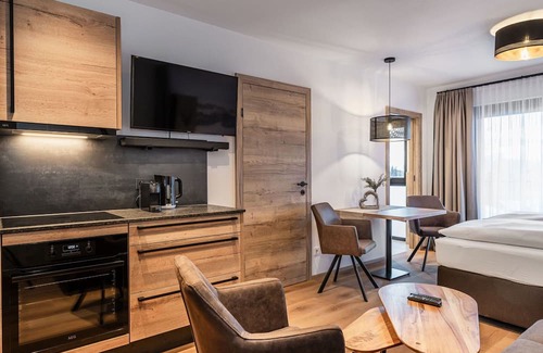 Kirchberg in Tirol Wohnung | Cosy apartment for 4 guests with WIFI, pool, TV and terrace