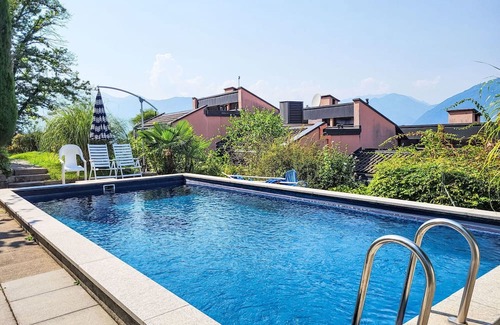 Vira Wohnung | Cosy apartment for 5 guests with pool, WIFI, TV and patio